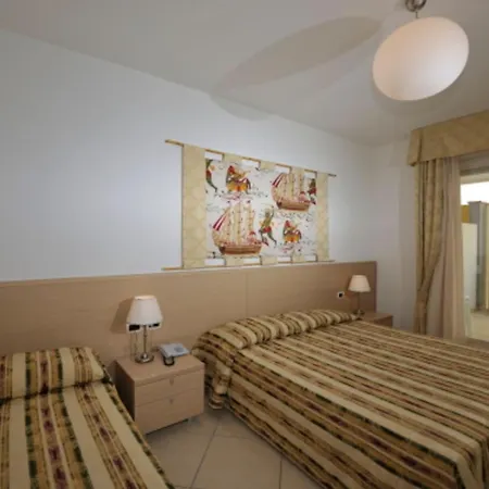 Spacious With Sea View And Large Terrace דירה *