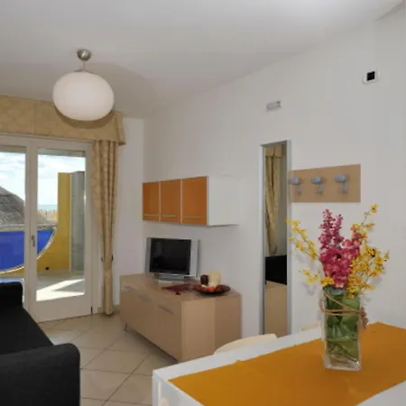 Apartment Beachfront Apartment With Terrace And Shared Pool *