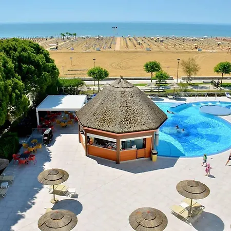 Beachfront Apartment With Terrace And Shared Pool Bibione