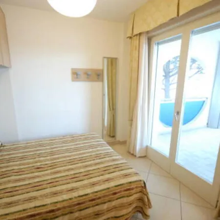 Beachfront With Terrace And Shared Pool Appartamento *