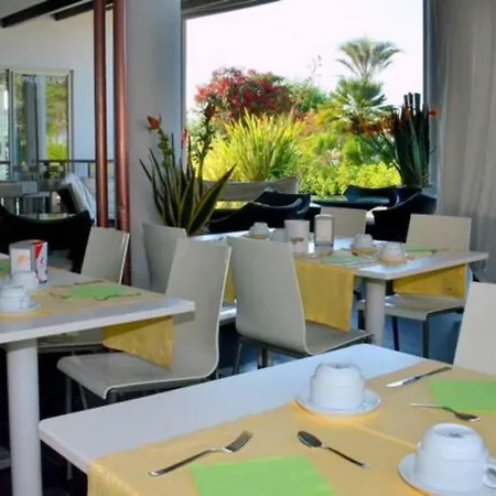 Appartamento Beachfront With Terrace And Shared Pool